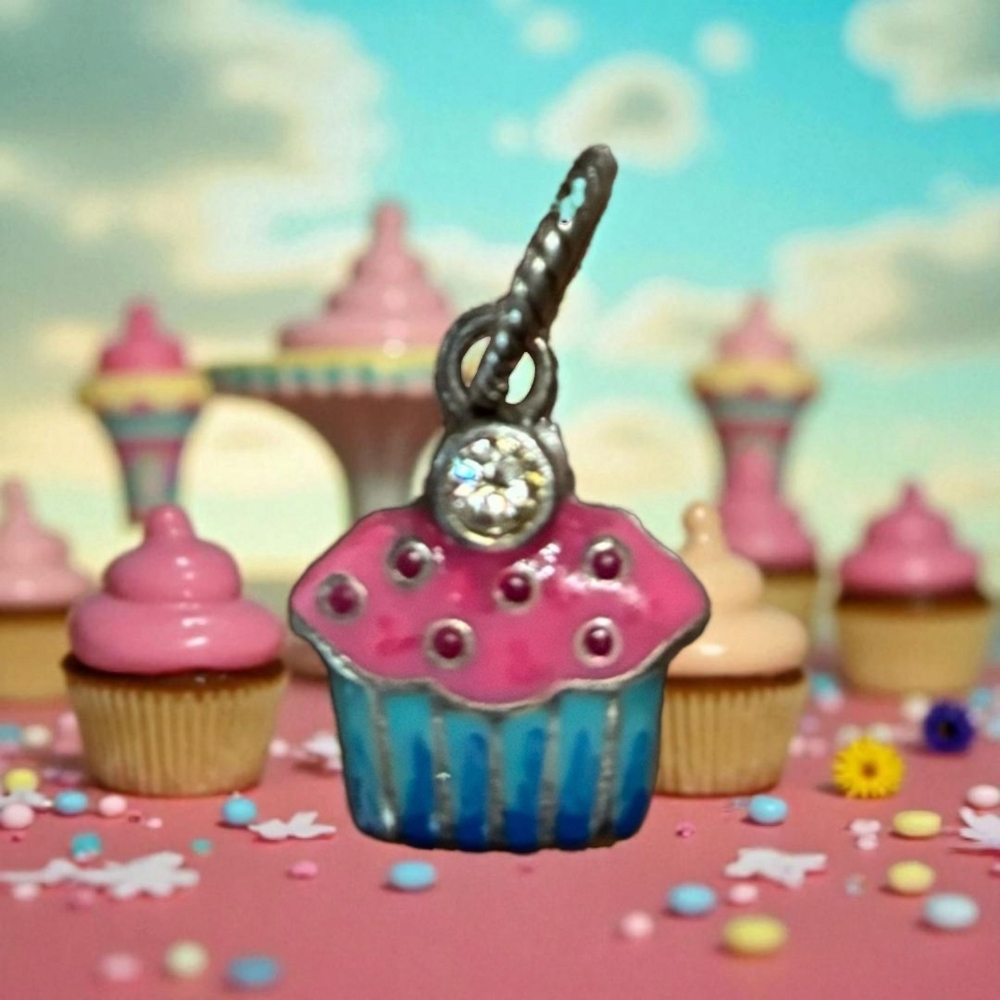 Brighton Cupcake Charm - Picture 6 of 8